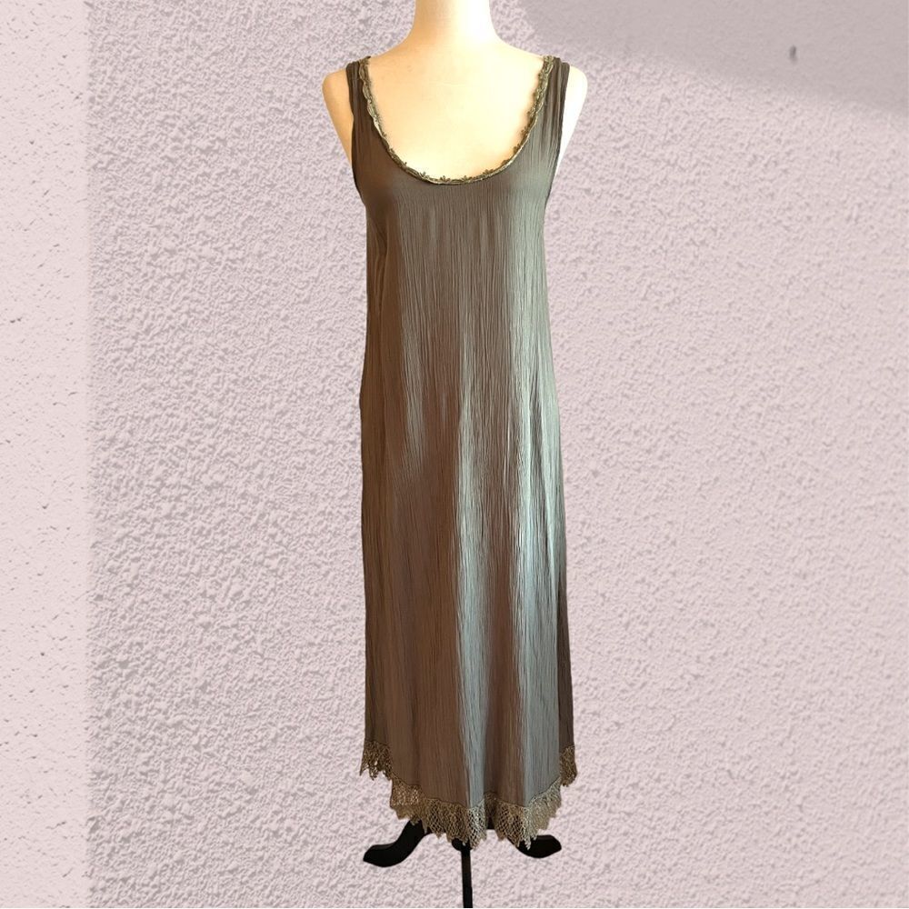 Vintage 70s/80s crinkle fabric sage green midi dress lace hem - Picture 2 of 10